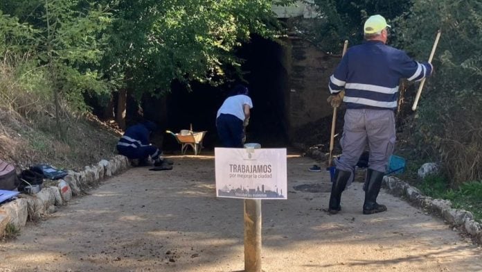 Trabajadores de planes de empleo en Guadalajara.