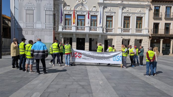 Protesta de los trabajadores de Alsa en Guadalajara el 13 de mayo de 2025. (Foto: La Crónic@)