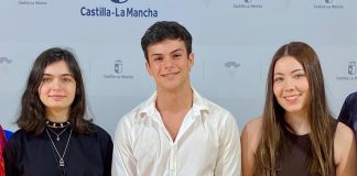 Los tres mejores alumnos en las pruebas de la PAU celebradas en Guadalajara en junio de 2025.