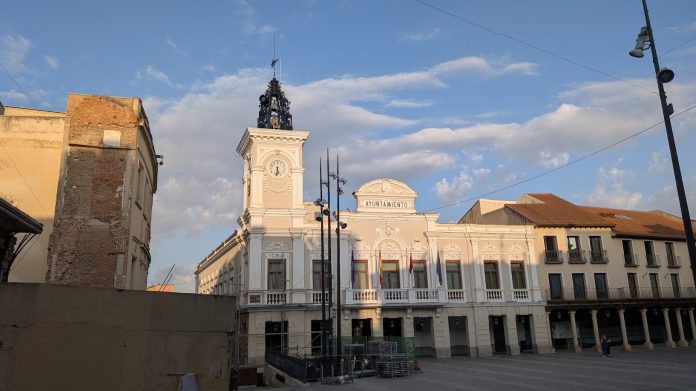 El Ayuntamiento de Guadalajara, con su torre de nuevo despejada, el 25 de junio de 2025. (Foto: La Crónic@)