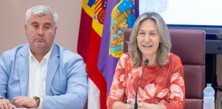 Ana Guarinos junto al "hombre fuerte" de su equipo, Alfonso Esteban. (Foto: Ayuntamiento de Guadalajara)