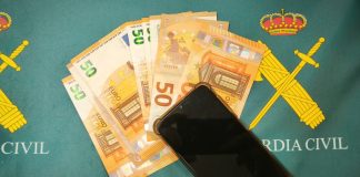 Billetes falsos de 50 euros para un timo consumado en Alovera. (Foto: Guardia Civil)