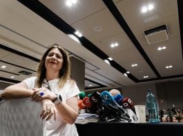 a exmilitante socialista Leire Díez durante una rueda de prensa, en el Hotel Novotel, a 4 de junio de 2025, en Madrid (España). Leire Díaz que aparece en diversos audios haciendo gestiones contra mandos de la Unidad Central Operativa (UCO) de la Guardia Civil, ha convocado una comparecencia ante los medios de comunicación, después de haberse reunido ayer en Ferraz con el jefe de los servicios jurídicos del PSOE u haberse dado de baja como afiliada del PSOE. Carlos Luján / Europa Press 04 JUNIO 2025;PSOE;MADRID;SOCIALISTA;FONATNERA 04/6/2025
