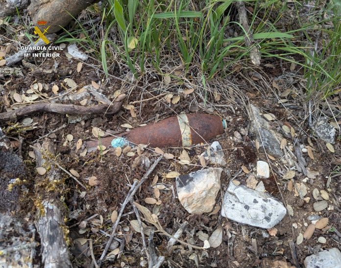 Proyectil de la Guerra Civil encontrado Sotodosos el 31 de mayo de 2025. (Foto: Guardia Civil)