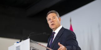 García-Page, desde el atril de la Conferencia de Presidentes el 6 de junio de 2025, en Barcelona.