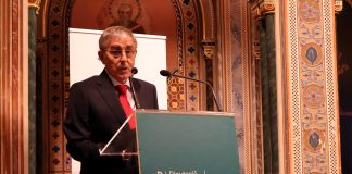 El doctor José Mateo, mejor médico rural 2025, galardón entregado en Valencia.