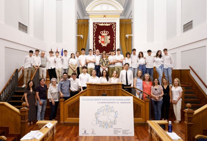 Alumnos de la final de Liga de Debate Escolar de la provincia de Guadalajara en las Cortes de Castilla-La Mancha.