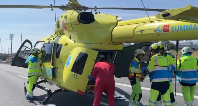 Helicóptero del Summa de la Comunidad de Madrid, en un accidente de tráfico en la A-2 el 7 de junio de 2025.