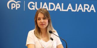Itziar Asenjo, durante su intervención en la sede provincial del PP de Guadalajara.