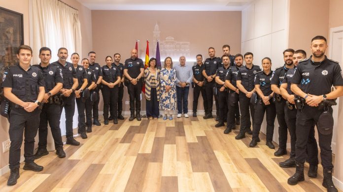 Los nuevos agentes de la Policía Local de Guadalajara fueron recibidos en el Ayuntamiento el 4 de junio de 2025.