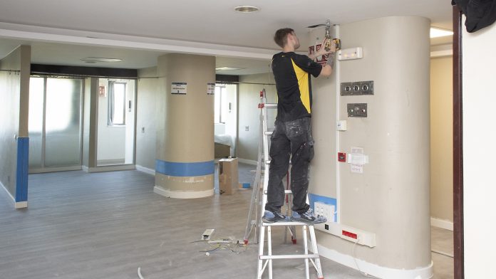 Obras en la antigua Endoscopia del Hospital de Guadalajara. (Foto: Sescam)