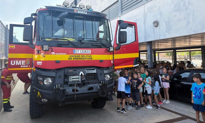 Camión de la UME en el colegio 