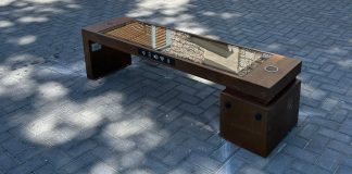 Uno de los dos bancos solares instalados en Brihuega con dinero de Repsol.