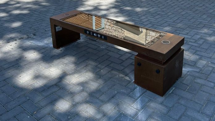 Uno de los dos bancos solares instalados en Brihuega con dinero de Repsol.