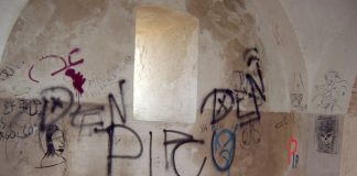 El abandono del Alcázar de Guadalajara no es cosa reciente. Esta imagen de LA CRÓNICA es de 2004.