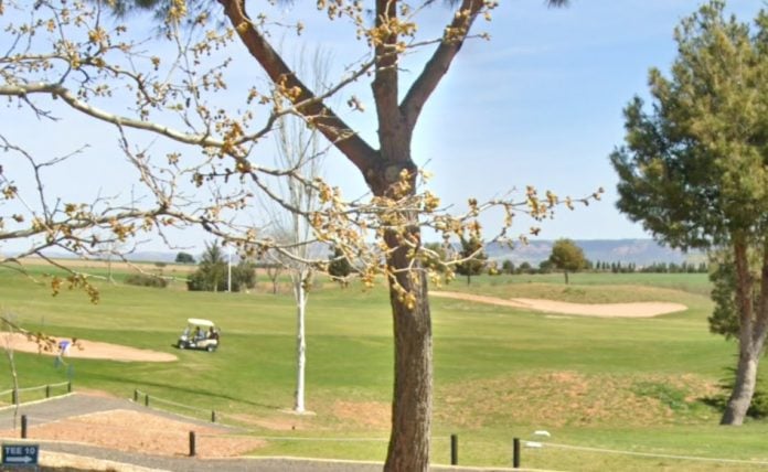 Uno de los 18 hoyos del campo de golf de Cabanillas del Campo. (Foto: Google Maps)