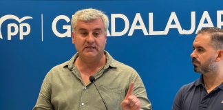 Desde el Ayuntamiento culpan al PSOE por las subidas de los impuestos en Guadalajara Alfonso Esteban y Santiago López Pomeda han lanzado al alimón sus críticas fiscales contra el PSOE.
