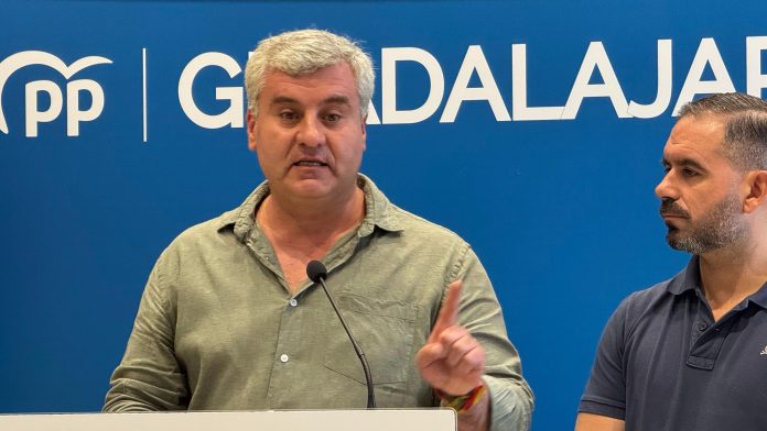 Alfonso Esteban y Santiago López Pomeda han lanzado al alimón sus críticas fiscales contra el PSOE.