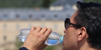 Agua para el calor. (Foto: Marta Fernández / EP)
