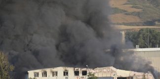 Incendio en una empresa de baterías de litio y de pilas, a 4 de junio de 2025, en Azuqueca de Henares, Guadalajara, Castilla-La Mancha (España). Un incendio declarado sobre las 19.00 horas de hoy en una empresa de baterías de litio y de pilas situado en el Polígono Industrial Ródano de Azuqueca de Henares ha puesto en alerta a la población de este municipio guadalajareño, que ronda los 36.000 habitantes. En el operativo movilizado por el 112 participan bomberos de Sigüenza, Guadalajara, Azuqueca y Madrid, y policías locales de Azuqueca, Alovera y Cabanillas del Campo. Agentes de la Guardia Civil, bomberos forestales, Protección Civil de Alovera y una UVI y una ambulancia de soporte vital básico en preventivo también forman parte del dispositivo desplegado en la zona. Rafael Martín / Europa Press 04 JULIO 2025;INCENDIO;BOMBEROS;FUEGO;BATERÍAS;PILAS;SUCESO 04/7/2025