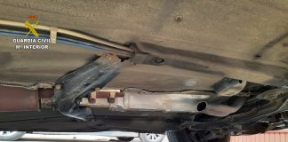 Uno de los vehículos afectados por el robo del catalizador en la provincia de Guadalajara. (Foto: Guardia Civil)