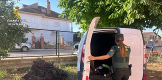 La furgoneta y sus tres ocupantes no pararon hasta Maranchón con su carga de cobre robado. (Foto: Guardia Civil)