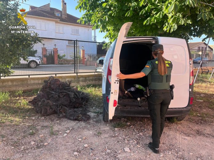 La furgoneta y sus tres ocupantes no pararon hasta Maranchón con su carga de cobre robado. (Foto: Guardia Civil)
