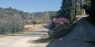 Estado de la carretera que va al Monasterio de Monsalud. (Foto: EP)