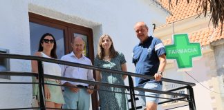 Cuando mantener la farmacia es una gran noticia para un pueblo de Guadalajara La farmacia ocupa la planta superior en el edificio del consultorio local de Pareja.