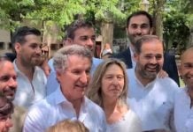 Guarinos ha sido investida como candidata a la Alcaldía de Guadalajara en 2027 Feijóo y Guarinos compartiendo un "momento foto" el pasado 13 de junio en Guadalajara. (Foto: La Crónic@)