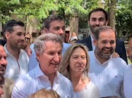 Feijóo y Guarinos compartiendo un "momento foto" el pasado 13 de junio en Guadalajara. (Foto: La Crónic@)