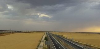 No se descartan tormentas vespertinas, como esta captada a la altura de Almadrones el pasado 30 de junio de 2025. (Foto: DGT)