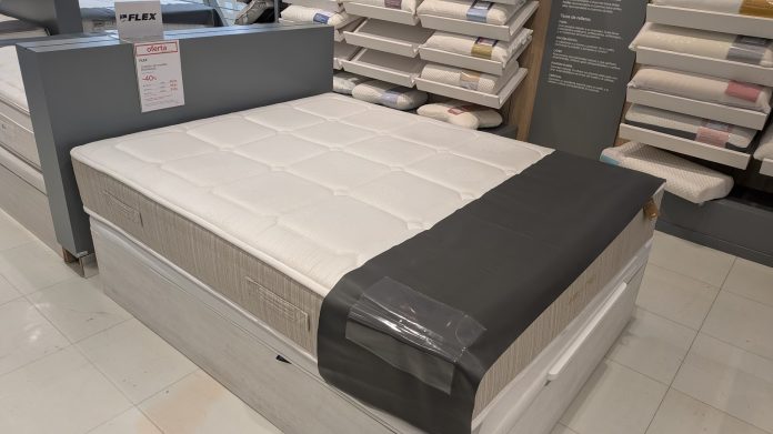 Interior de un gran centro comercial de la Comunidad de Madrid en agosto de 2025. (Foto: La Crónic@)