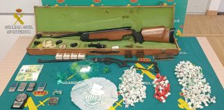 Cocaína y armas intervenidas por la Guardia Civil en una vivienda de Villanueva de la Torre.