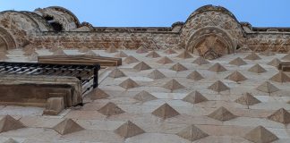 Diamantes de la fachada del Palacio del Infantado. (Foto: La Crónic@)