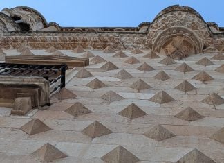 Diamantes de la fachada del Palacio del Infantado. (Foto: La Crónic@)