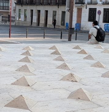 A 7.714 euros el metro lineal de reforma alrededor del Infantado para «humanizarlo» La Plaza de España y el final de la Avenida del Ejército son el objeto de esta nueva actuación municipal, aún en fase de proyecto. (Foto: La Crónic@)