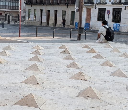 A 7.714 euros el metro lineal de reforma alrededor del Infantado para «humanizarlo» La Plaza de España y el final de la Avenida del Ejército son el objeto de esta nueva actuación municipal, aún en fase de proyecto. (Foto: La Crónic@)