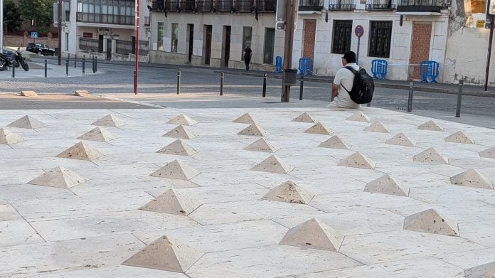 La Plaza de España y el final de la Avenida del Ejército son el objeto de esta nueva actuación municipal, aún en fase de proyecto. (Foto: La Crónic@)