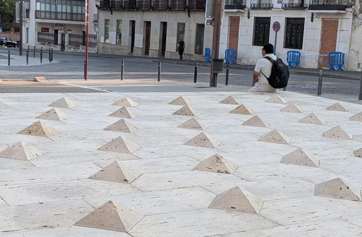 A 7.714 euros el metro lineal de reforma alrededor del Infantado para «humanizarlo» La Plaza de España y el final de la Avenida del Ejército son el objeto de esta nueva actuación municipal, aún en fase de proyecto. (Foto: La Crónic@)