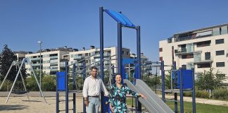 Los niños, a torrarse al sol en un nuevo parque de Guadalajara La alcaldesa de Guadalajara, Ana Guarinos, y el concejal responsable de Parques y Jardines, José Luis Alguacil.