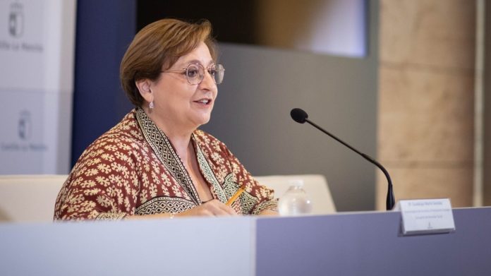 Guadalupe Martín ha explicado en rueda de prensa lo hecho desde la Consejería de Bienestar tras el escándalo por lo ocurrido en una residencia de Azuqueca.