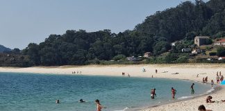 Imagen de la playa de Rodas, en las Islas Cíes. (Foto: Pedro Dávila / EP)