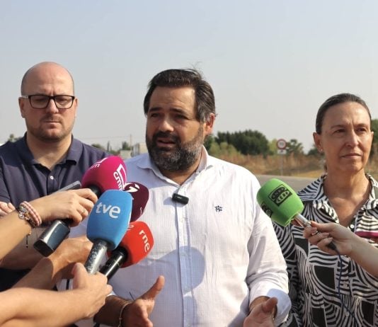 Declaraciones de Paco Núñez al pie de la carretera de Fontanar. (Foto: EP)