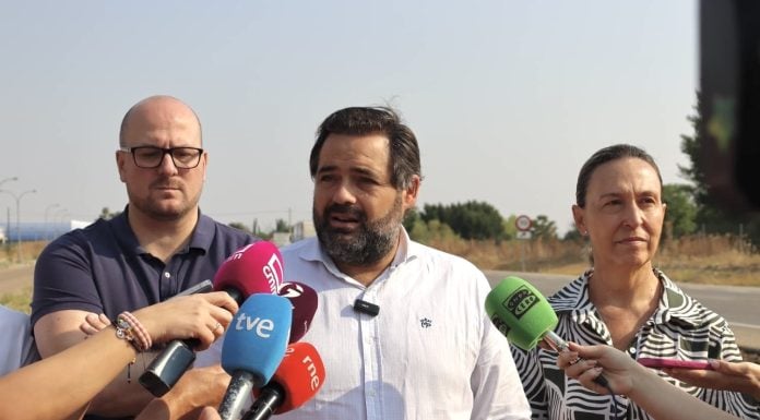 Declaraciones de Paco Núñez al pie de la carretera de Fontanar. (Foto: EP)