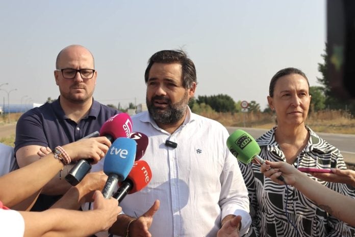 Declaraciones de Paco Núñez al pie de la carretera de Fontanar. (Foto: EP)