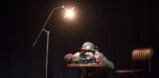 Imagen de la obra "¿Está Gila?", con la que Zootropo Teatro homenajea al humorista con una gira que inicia el 3 de septiembre en Yebra.