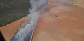 El incendio en Yebes que ha detenido la circulación de los AVE entre Madrid y Barcelona Espectacular imagen del incendio que ha afectado a la circulación del AVE este miércoles, 27 de agosto, entre Yebes y Brihuega. (Foto: Infocam)