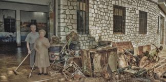 Yebra, donde murieron 10 personas por la riada, en una de las imágenes de la exposición.