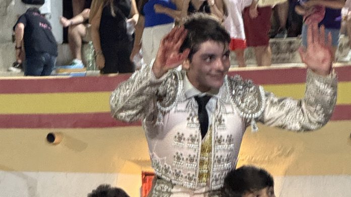 Rubén Vara, a hombros en Pastrana.